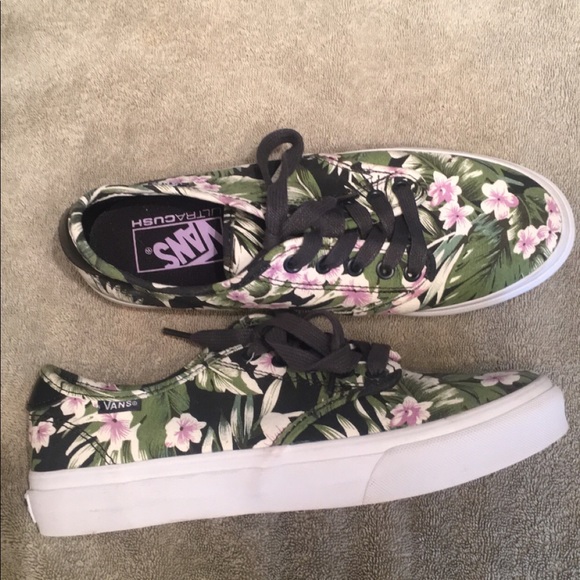 Vans Shoes - Vans lace up shoes